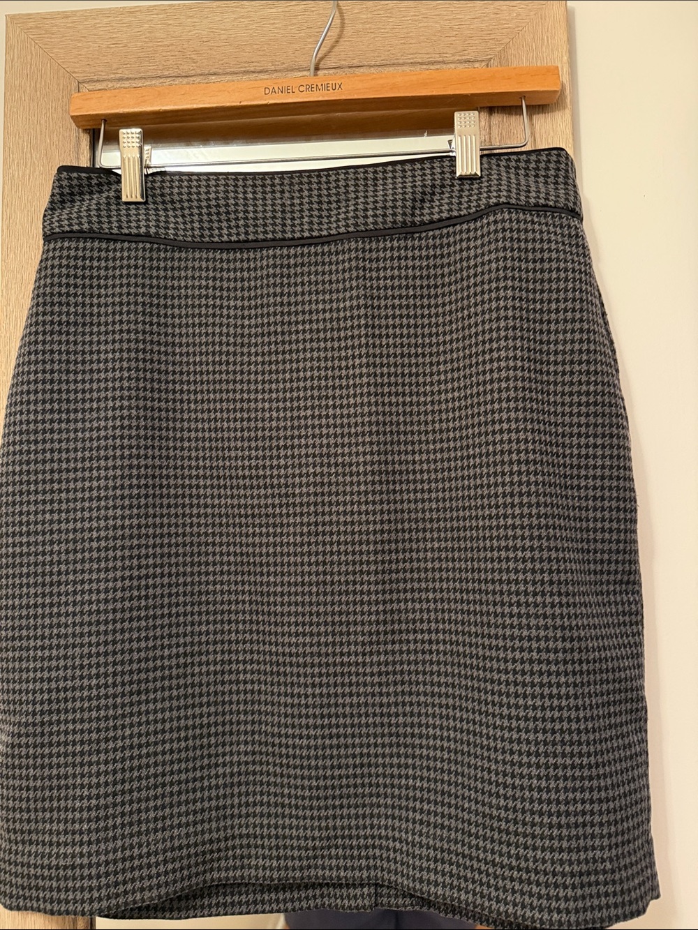 Banana Republic Houndstooth A line  Skirt - Black & Gray